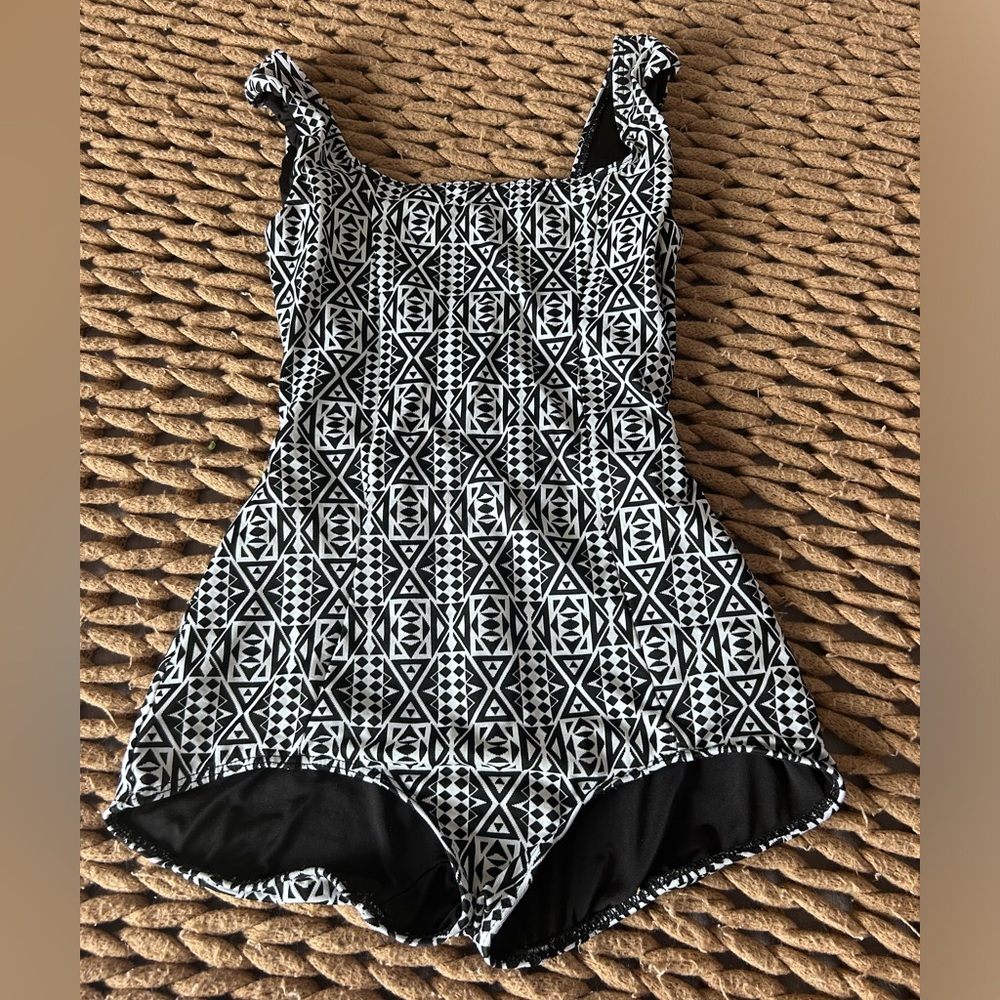 Seea Tofino One Piece EUC - Surf Swim - Size Small